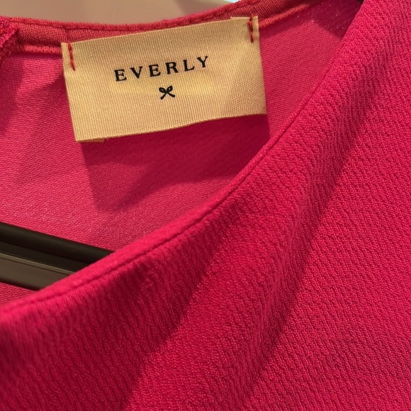 Boutique v neck dress - Picture 2 of 3